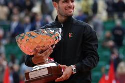 开云体育官网-意大利传奇名宿致敬现役球员