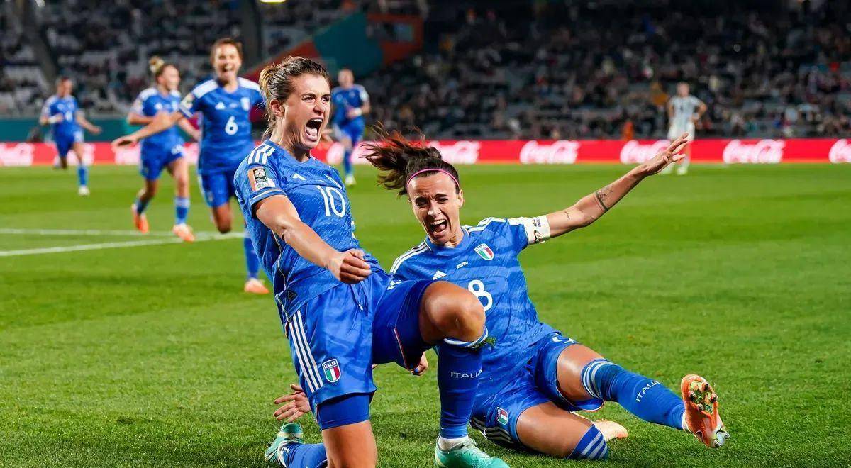 意大利女足力挫比利时,取得国际摔角赛胜利 意大利女足力挫比利时,取得国际摔角赛胜利