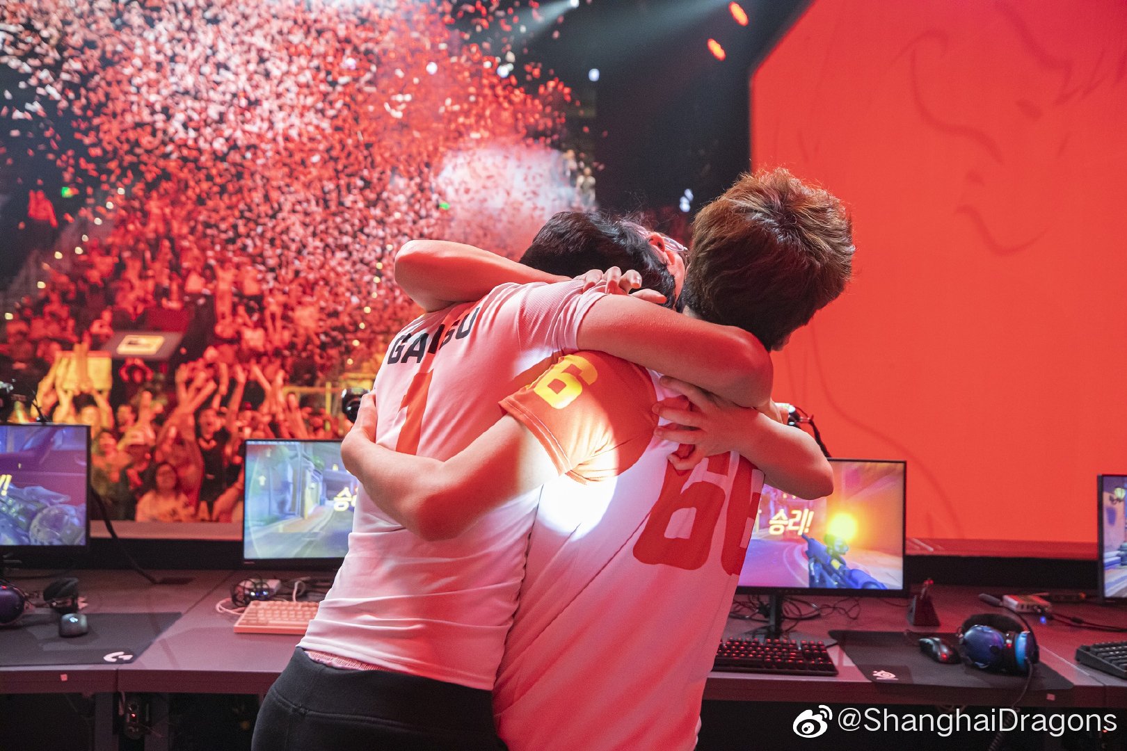 包含法国队鏖战中国队,黄鸭组合刷新纪录的词条 包含法国队鏖战中国队,黄鸭组合刷新纪录的词条